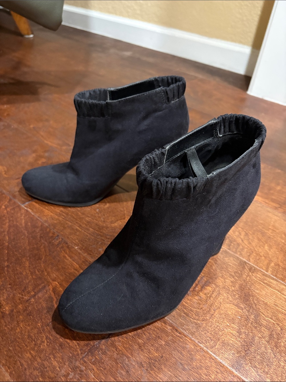 Sam and Libby Black Women's Suede Ankle Booties - Classic Elegant Style Size 7